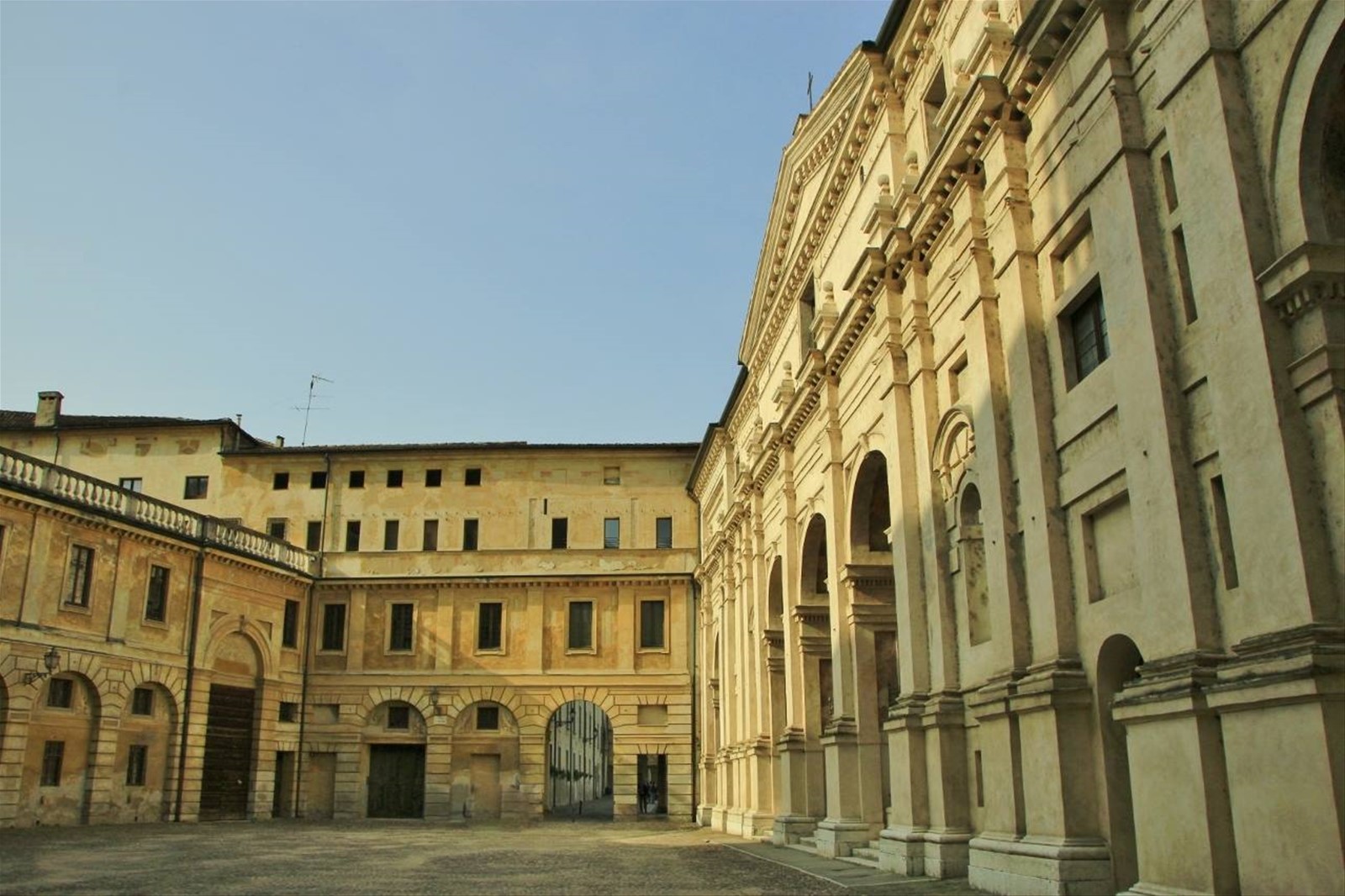 Basilica Palatina Santa Barbara-Mantova