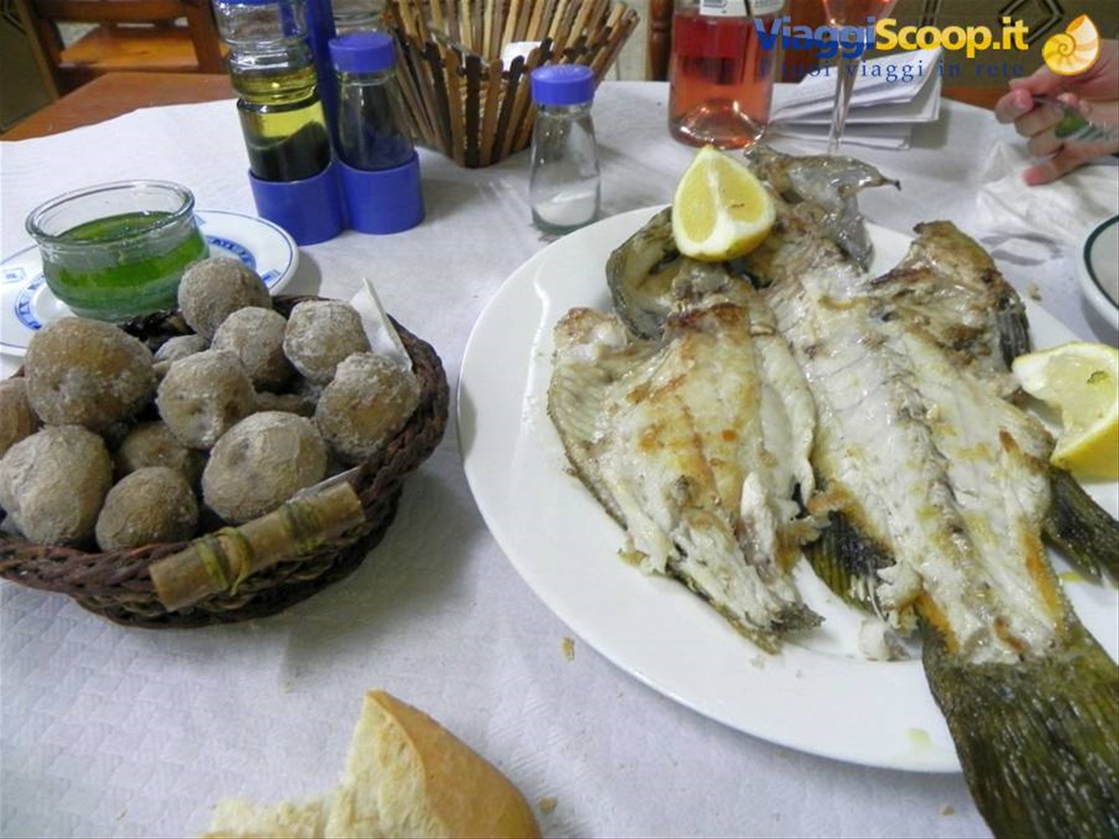 Pesce con le "papas arrugadas", le patate delle Canarie, da Gonzalo a El Prix, Tenerife