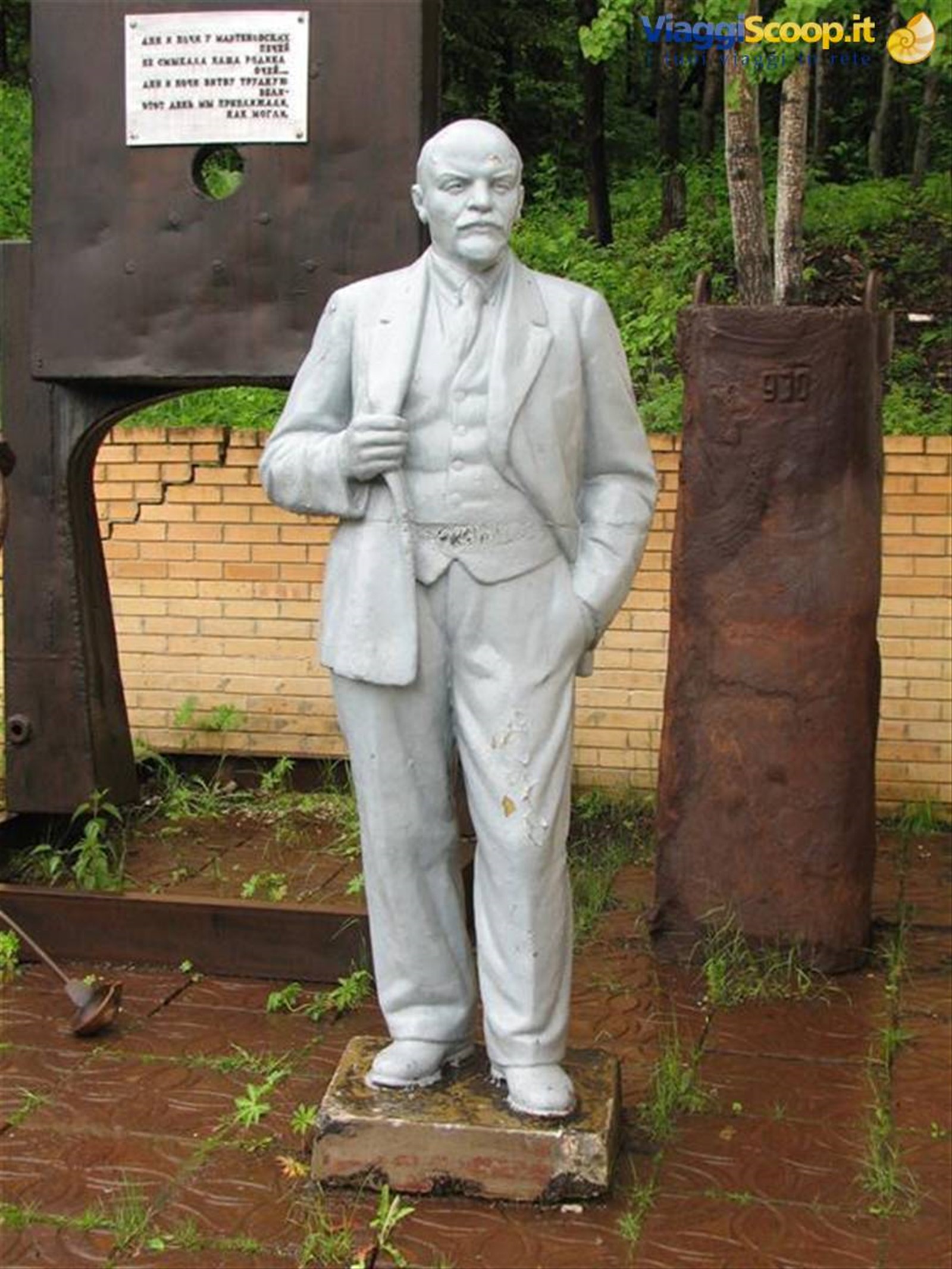 l'immancabile statua di Lenin