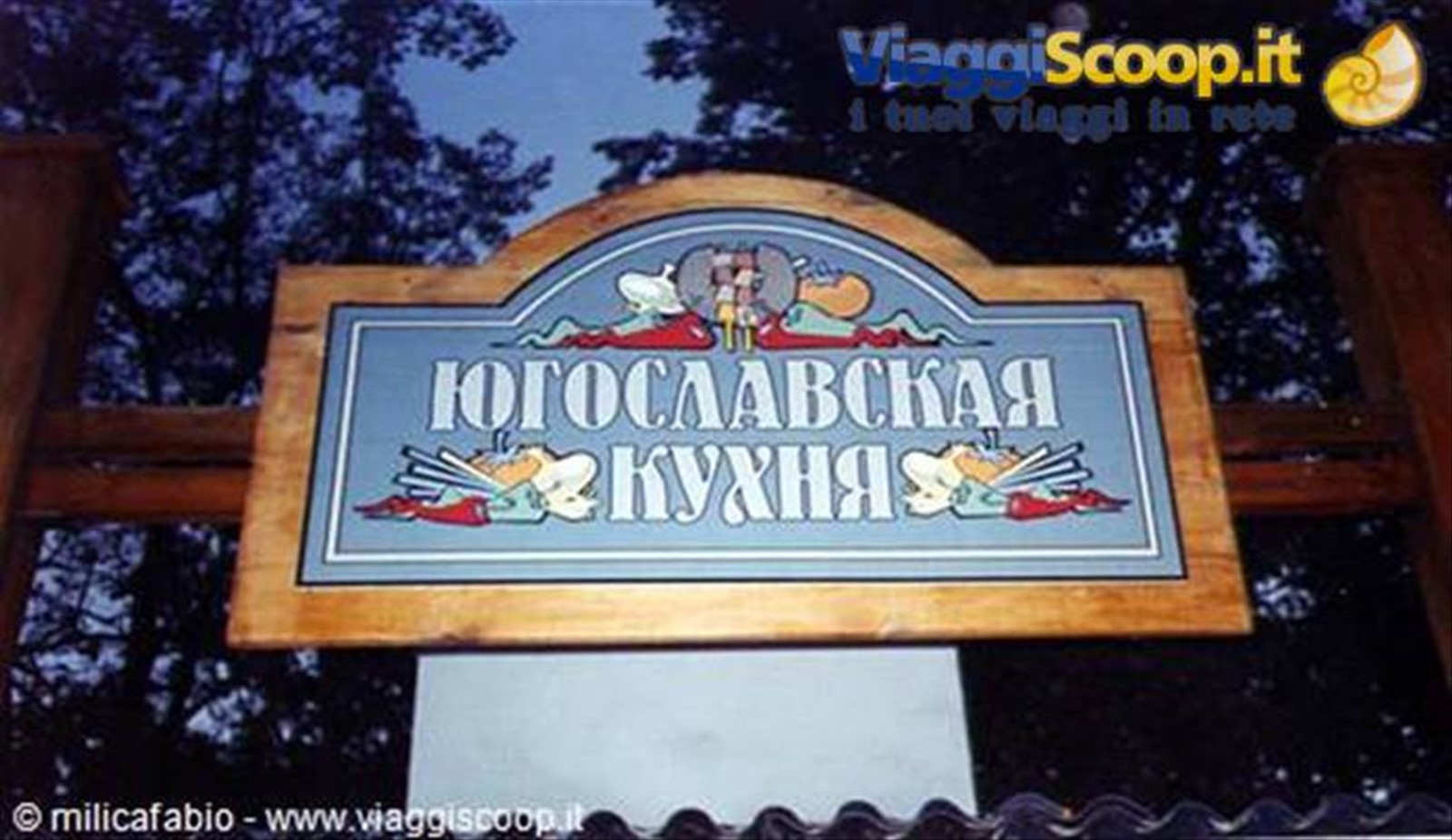 davanti allo stand della cucina yugoslava