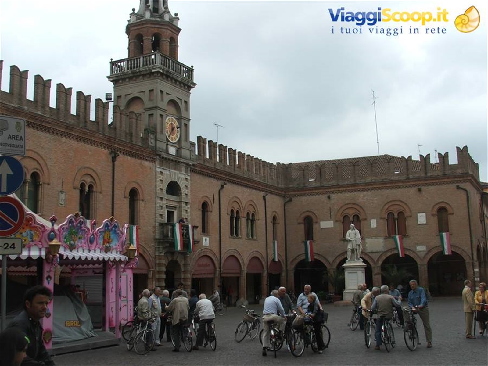 Cento,Piazza del Guercino